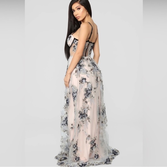 Fashion Nova Such A Dream Corset Maxi Dress Tulle Floral Embroidery Small NWT - Picture 3 of 16